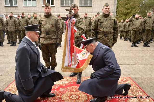 Przekazanie sztandaru 32. dr OP