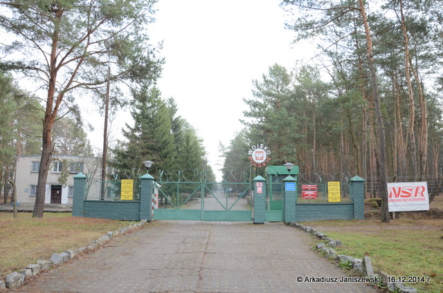 Brama wjazdowa do byłego 60. dr OP. Brama wjazdowa do byłego 60. dr OP.