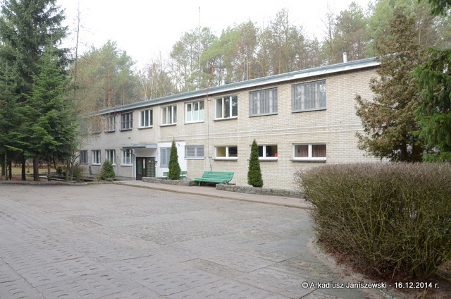 Budynek byłego sztabu 60. dr OP, widok od strony południowej. Budynek byłego sztabu 60. dr OP, widok od strony południowej.