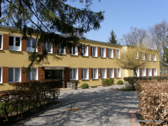 Wejście do budynku koszarowego w 21. dr OP. Wejście do budynku koszarowego w 21. dr OP.