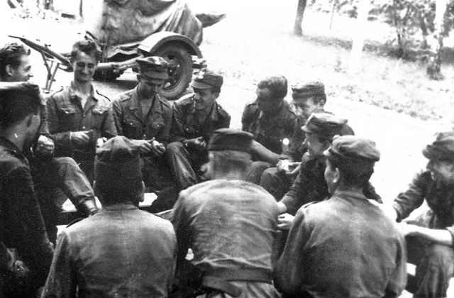 Lato 1963 r. ś obieramy ziemniaki.