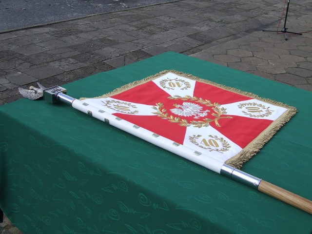 Sztandar 40. eskadry lotnictwa taktycznego.